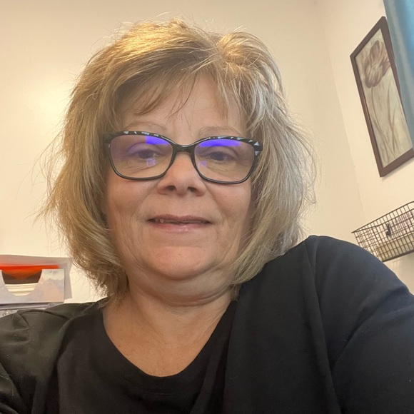 Meet your Posher, Stacey - Picture 2 of 2